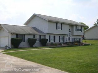 3860 N Taylor Ave, Decatur, IL 62526