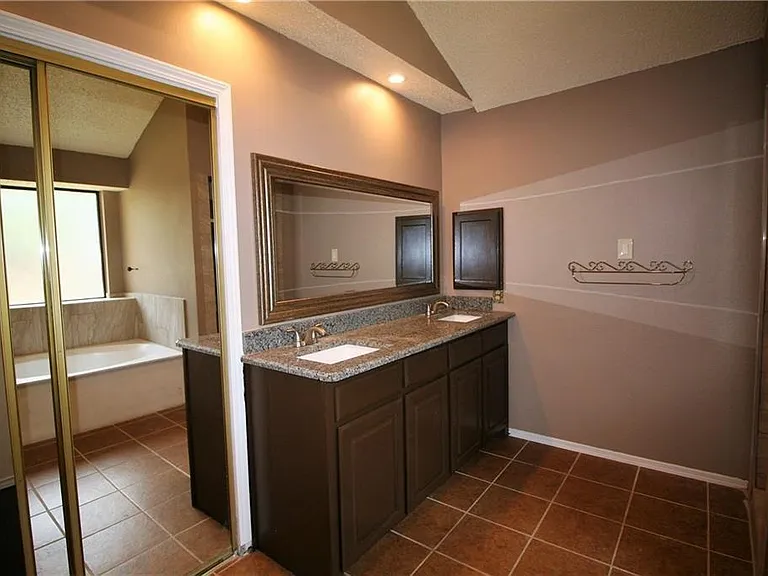 903 Ashmount Ln — Photo 15