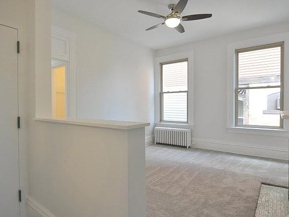 Living Room / Entry