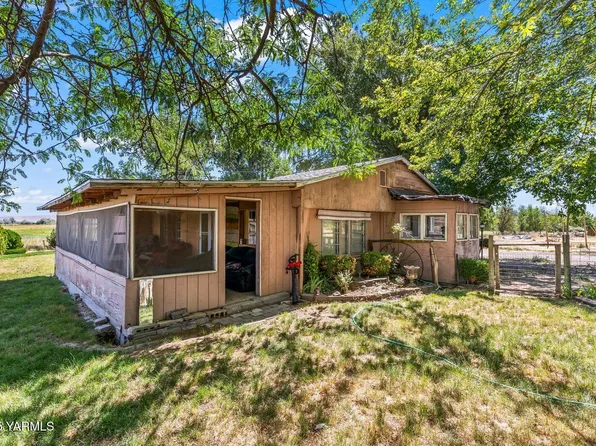 754 Kings Ln, Wapato, WA 98951