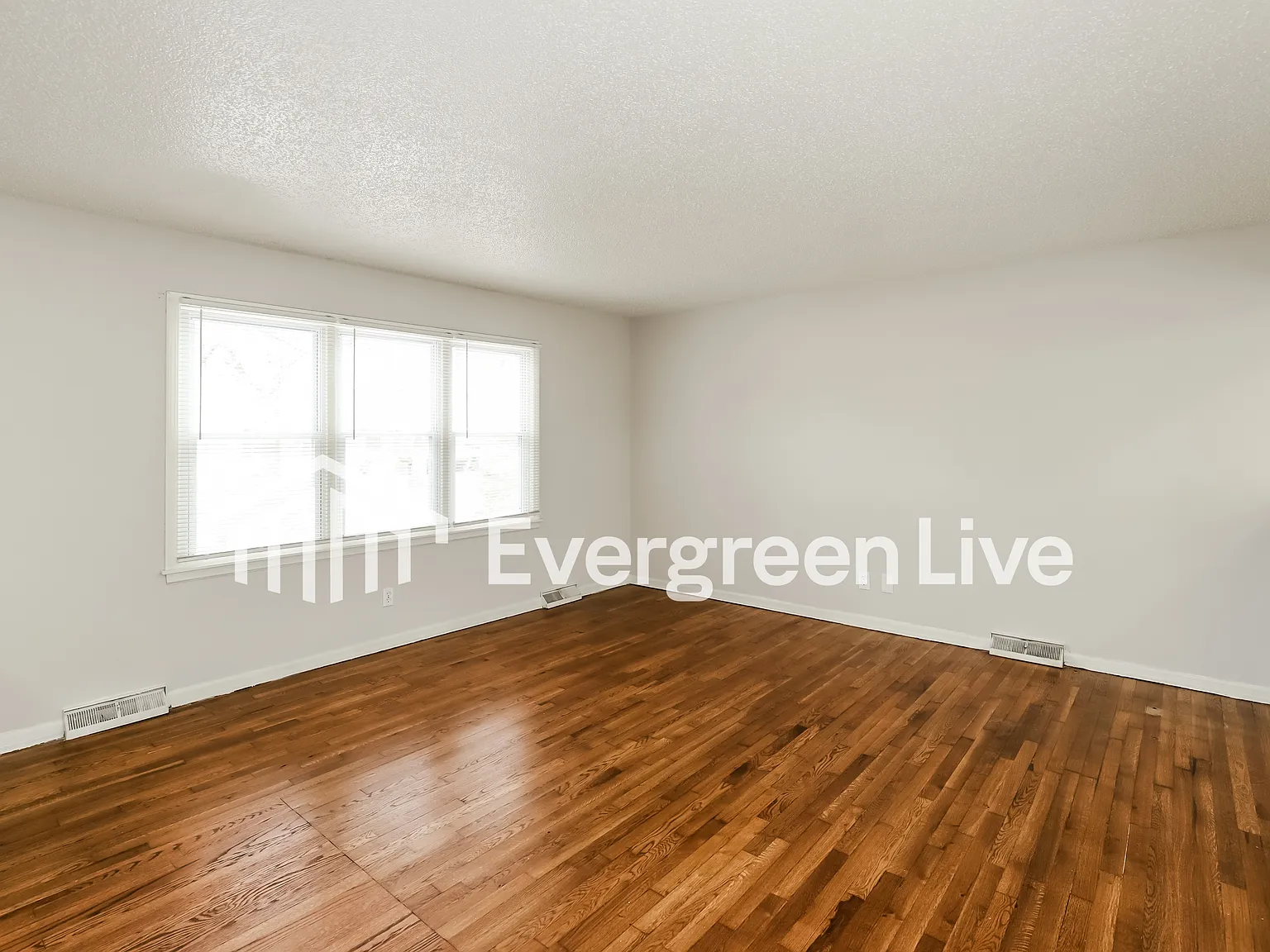 4 bed, 3.0 bath, 1260 sqft, $1,695 — Photo 2