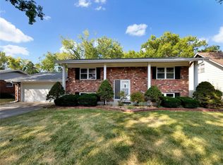 1114 Wedgewood Dr, Saint Charles, MO 63303