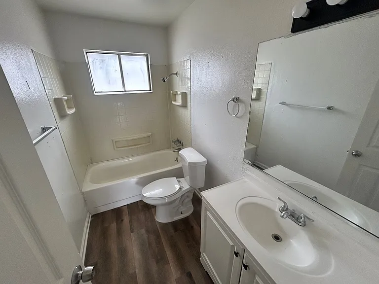 804 Sutter Ave — Photo 7