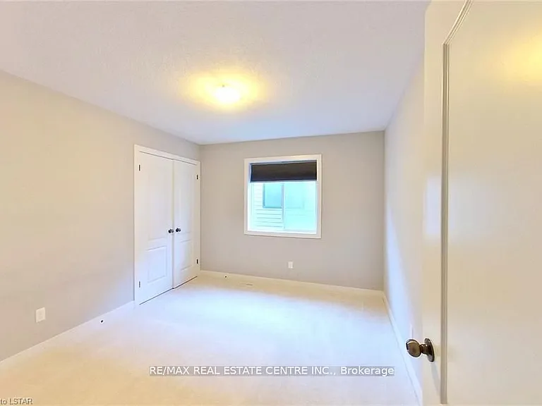 1560 Finley Cres — Photo 15
