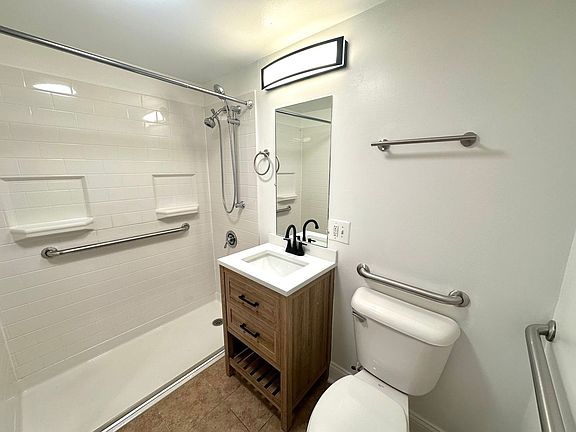 5th image of 1740 W North Shore Ave #G