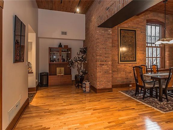 5th image of 429 N Franklin St #208