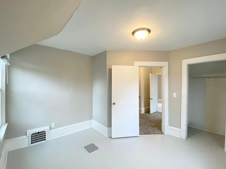 802 N Holcombe Ave — Photo 11
