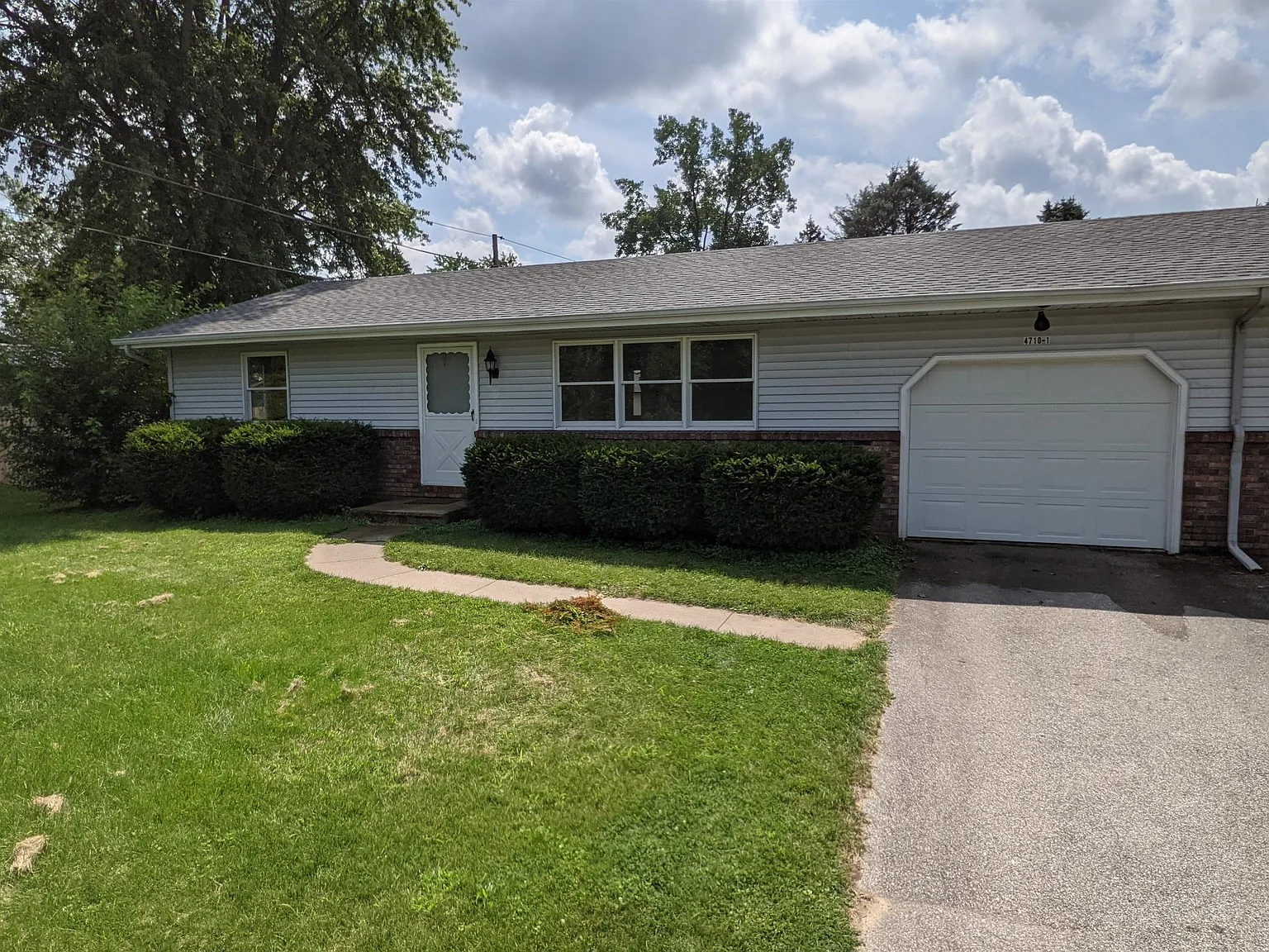 2 bed, 988 sqft, $1,450 — Photo 1