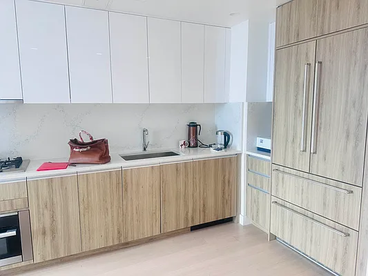 Rented by E Realty International Corp | media 29