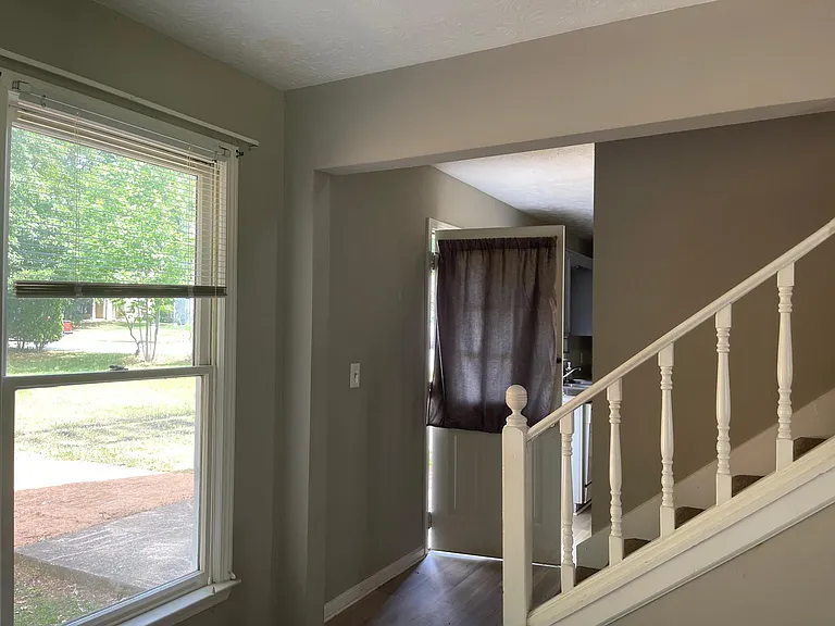 1231 Della Way — Photo 12