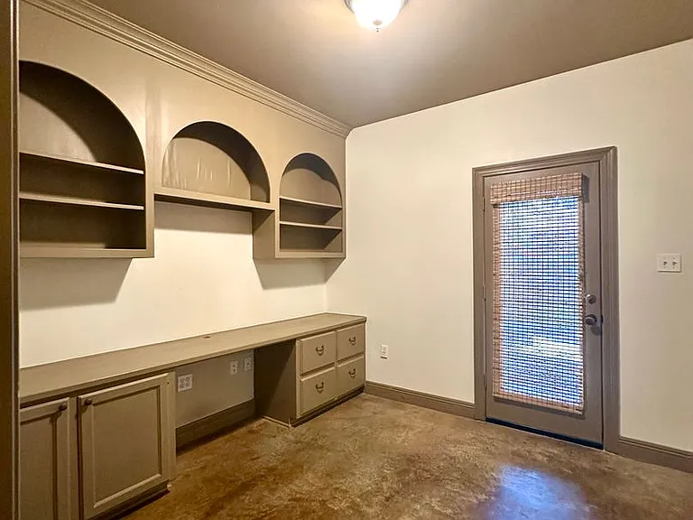 10243 Hillmont Ave — Photo 11
