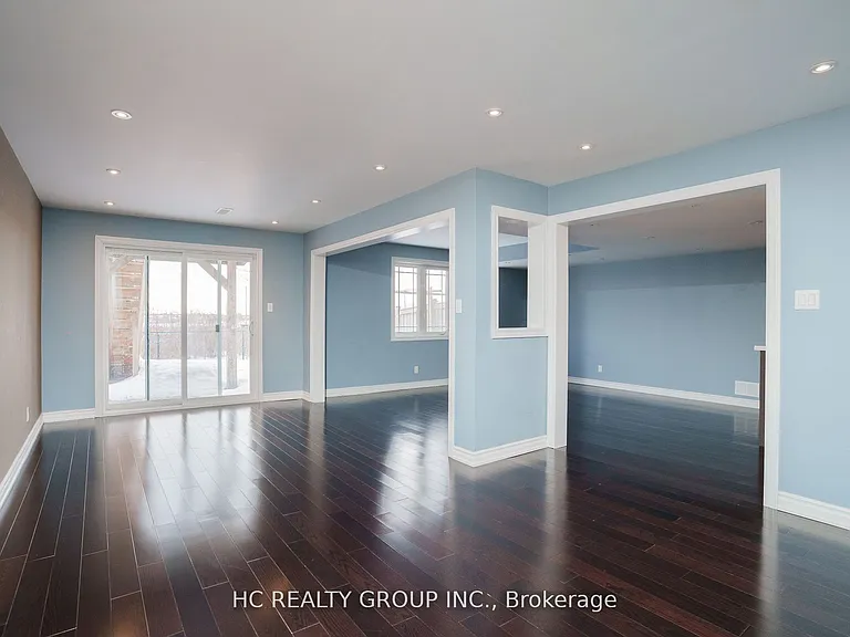 215 Armstrong Cres — Photo 27