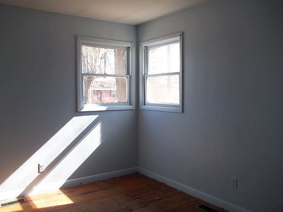 3rd image of 921 Cleveland St