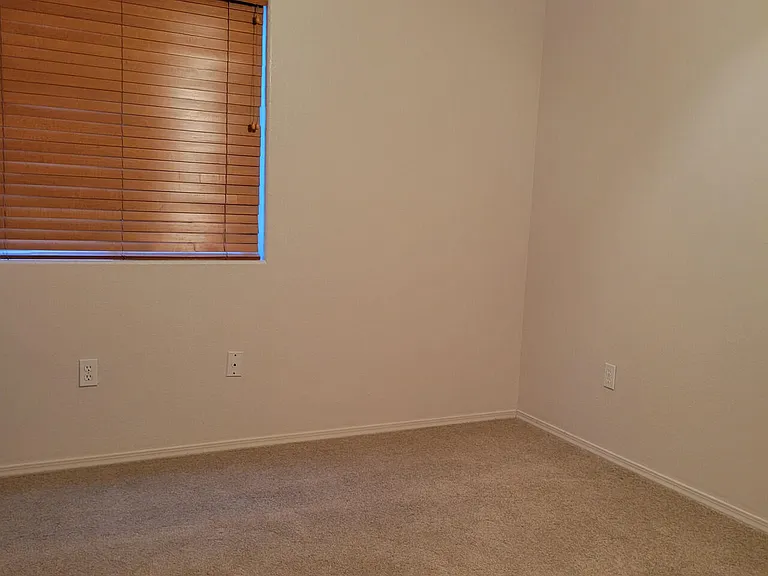1707 E Woodchuck Ln — Photo 18
