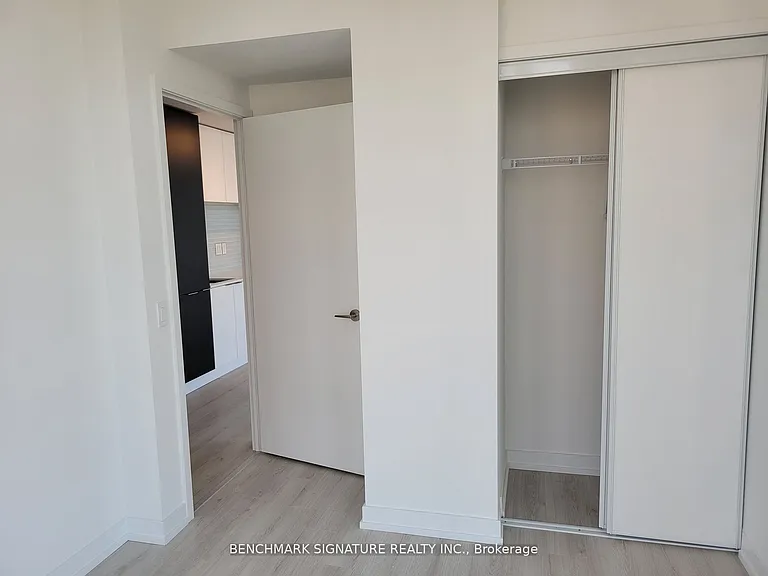 33 Helendale Ave #2903 — Photo 7