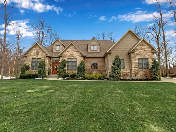 9743 Cobblestone Dr, Clarence, NY 14031