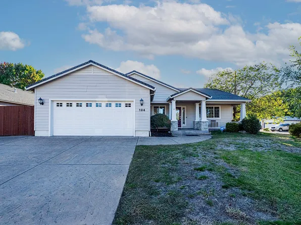 104 Glenwood Dr, Eagle Point, OR 97524