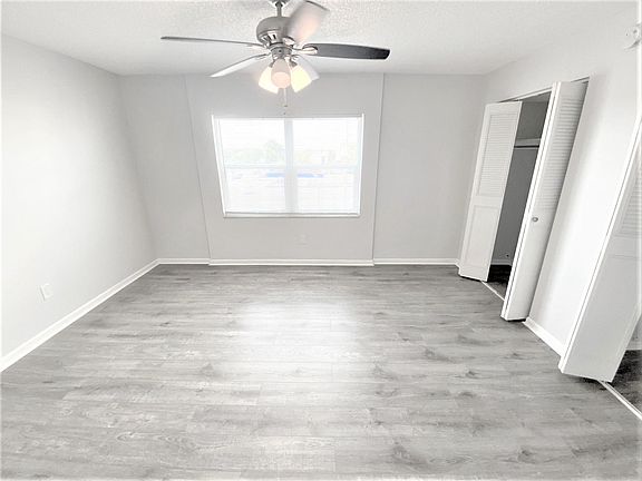 5th image of 150 41st Ave N #305