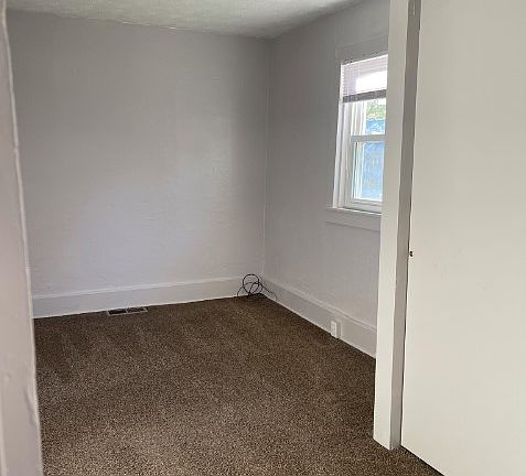 4th image of 738 W Charles St
