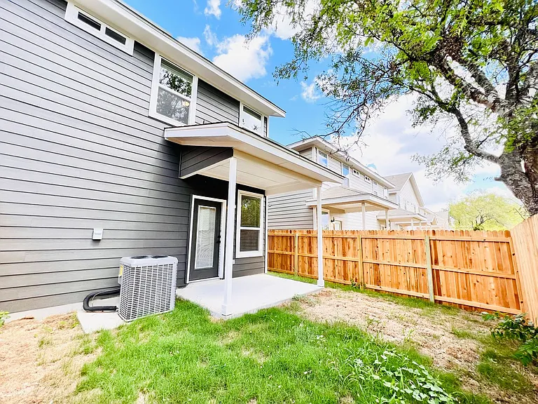 10322 Lynwood Vlg — Photo 17