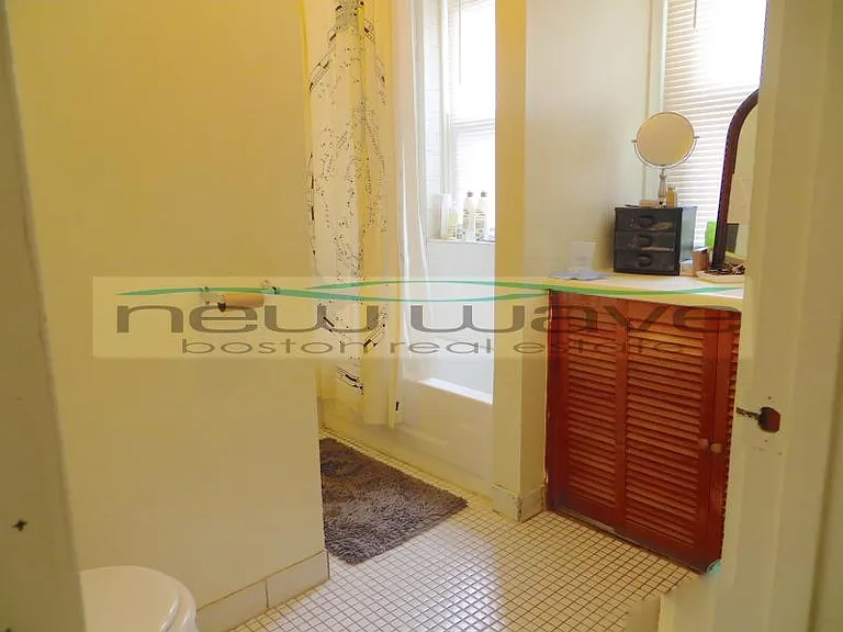 51 Queensberry St #16 — Photo 17