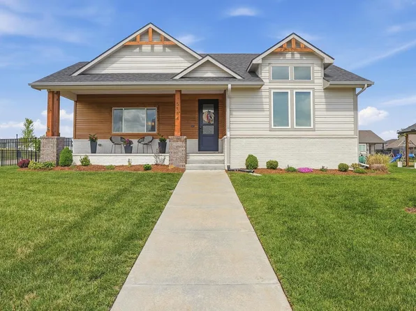 5184 N Brookstone St, Bel Aire, KS 67226