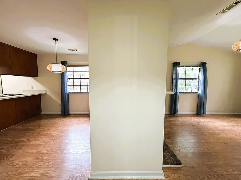 136 Belmont Rd — Photo 9