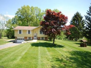 72 Pequest Rd, Oxford, NJ 07863