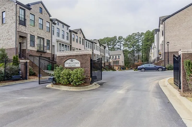 4 bed, 3.5 bath, 2786 sqft, $4,100 — Photo 2