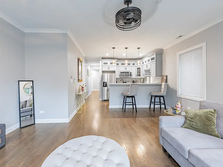 4634 S Langley Ave #2 — Photo 5