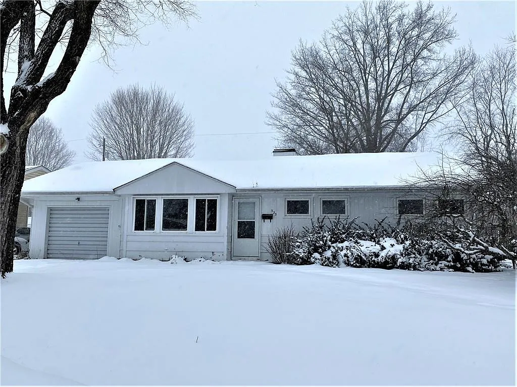 323 Dawn Ave photo 1