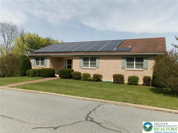 7237 Kingstead Dr, Slatington, PA 18080
