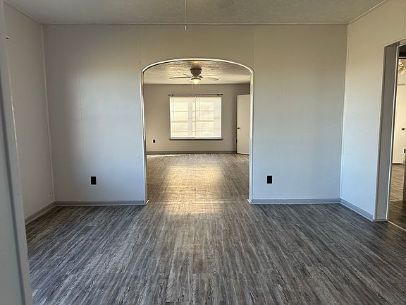 4th image of 505 E 8th St