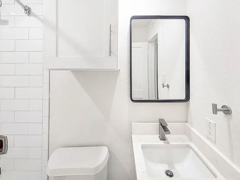 907 N Beacon — Photo 11