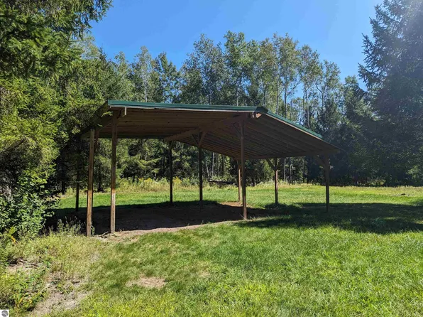 1575 Smith Rd, Gladwin, MI 48624
