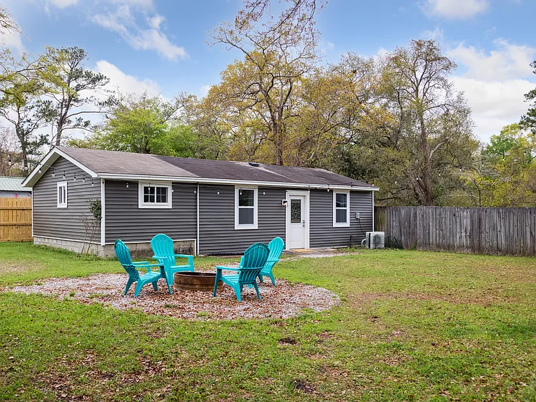 1104 Dickson Ave — Photo 42