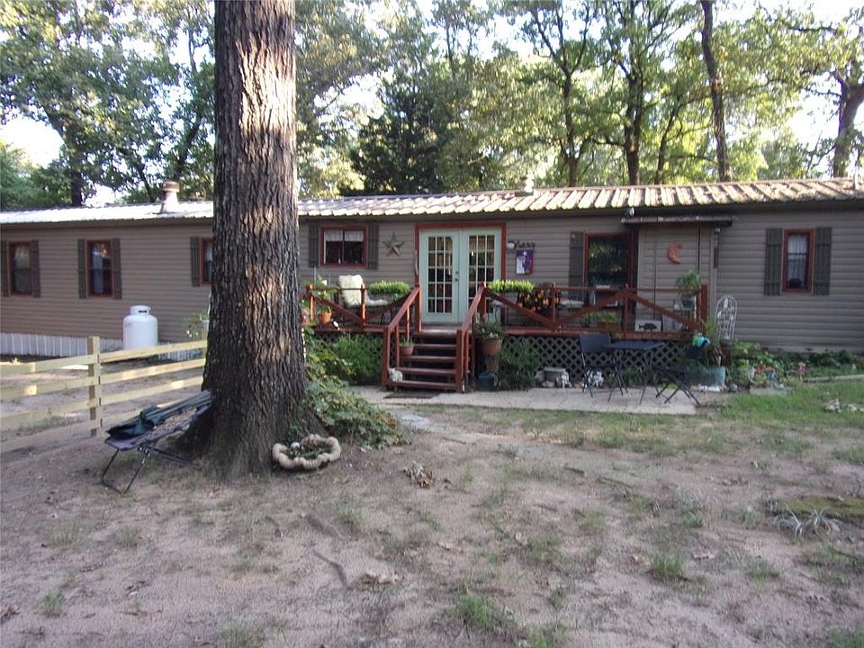 1st image of 121 E Elm Dr