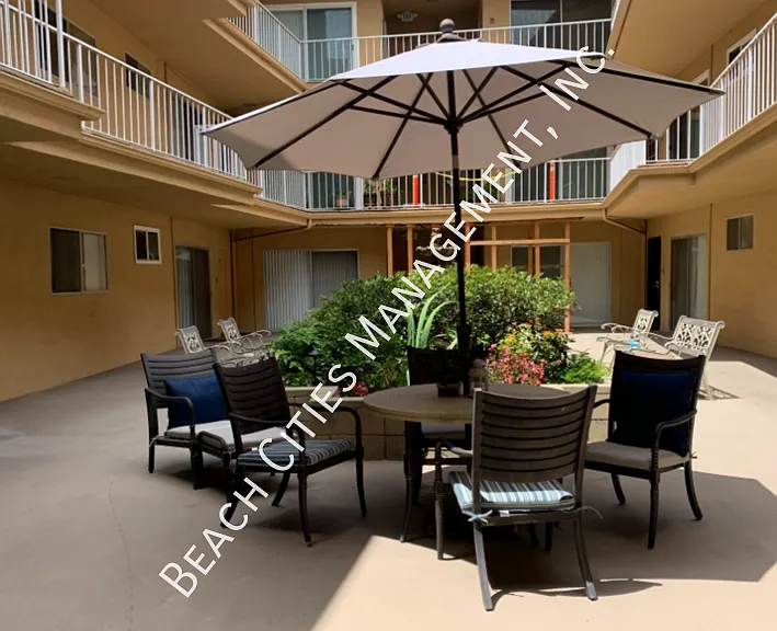2033 E 3rd St #1B — Photo 42