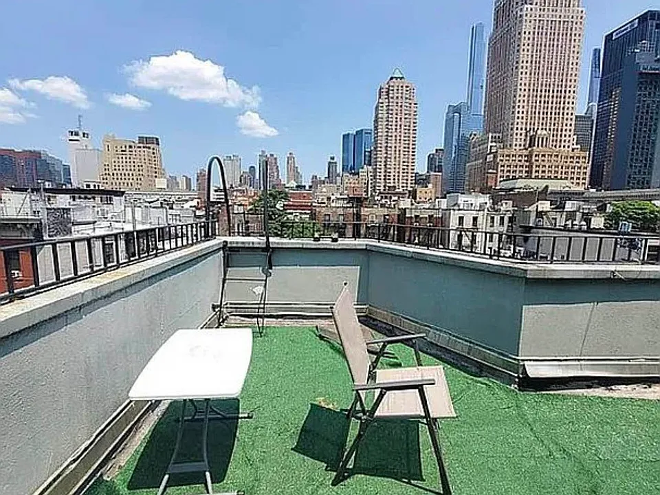 368 W 46th St #5A