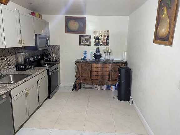 5th image of 3206 SW 47th Ave
