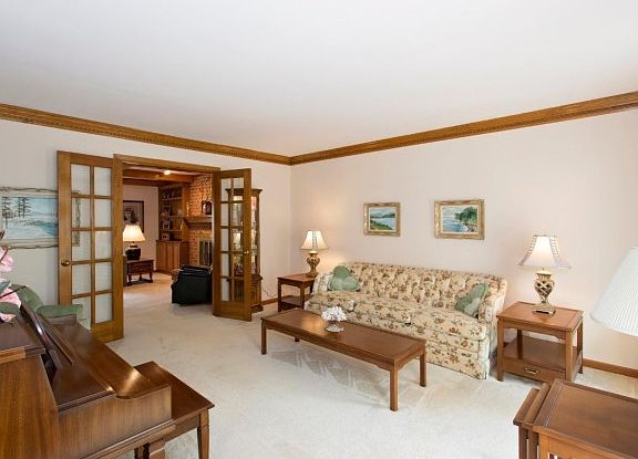 4th image of 9244 Applecrest Ct