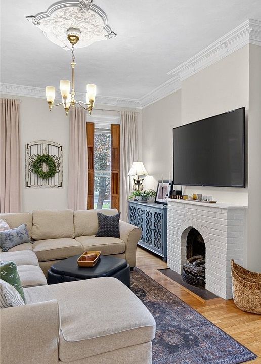 9th image of 147 E Genesee St