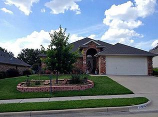 10404 Stonehill Dr, Benbrook, TX 76126