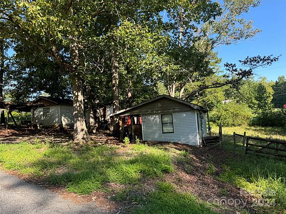 4th image of 4592 & 4596 Lovette Ln
