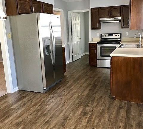 2nd image of 2820 Leo Dr