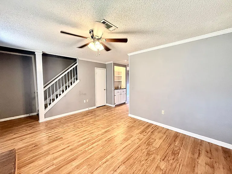 955 Ridgepoint Ct — Photo 5
