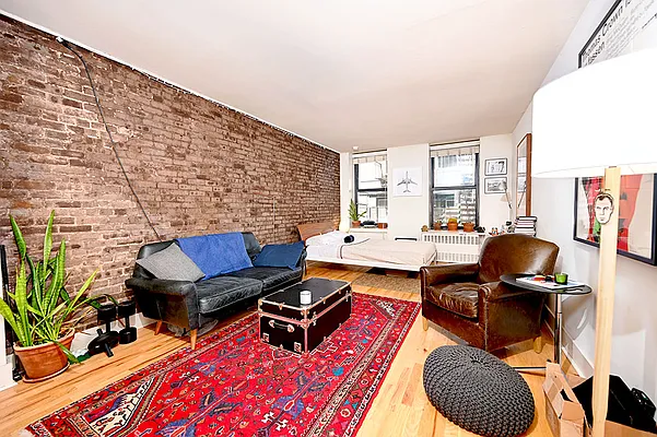 Rented by Urbane Brokerage | media 11