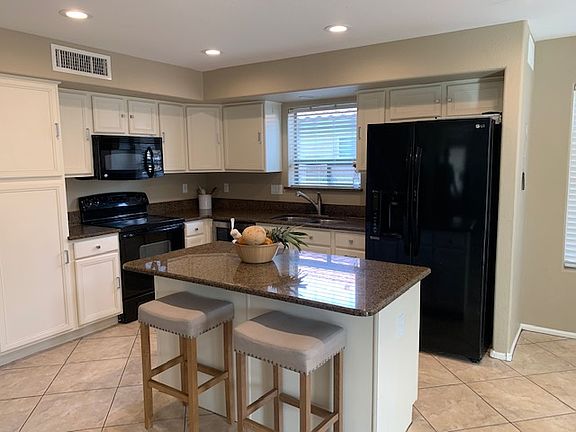 3rd image of 41985 W Anne Ln