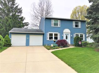 6525 Meadowcroft Ln, Maumee, OH 43537
