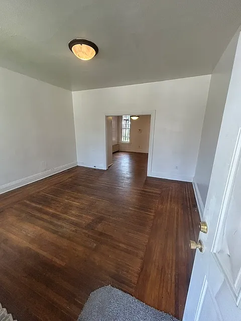 5 bed, 1998 sqft, $1,250 — Photo 2